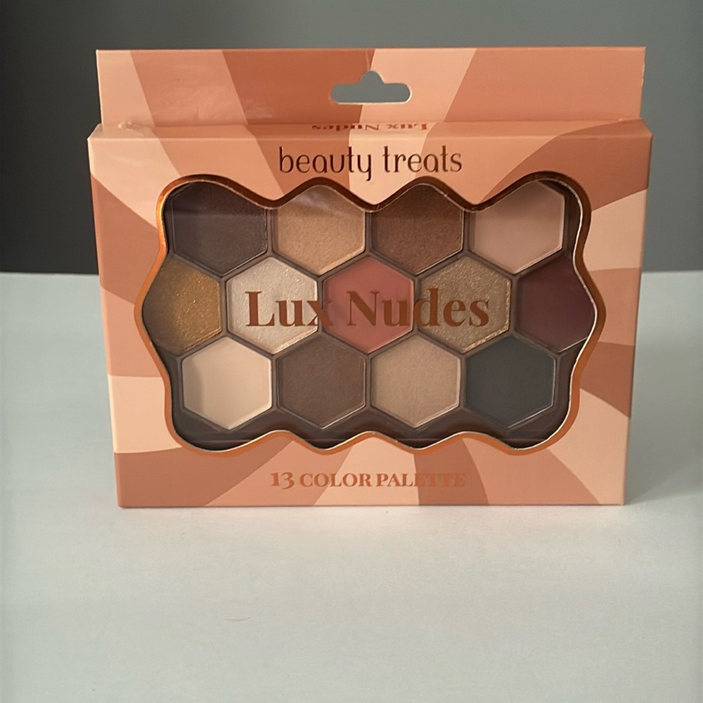 🌿LUX Nudes 13-Color Eyeshadow Palette